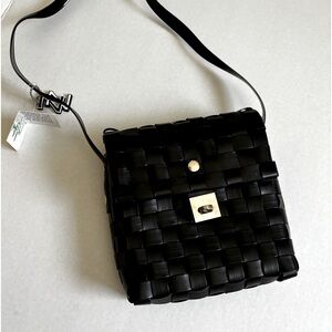Adorable, Black, ZigZag nwt crossbody bag!
$32